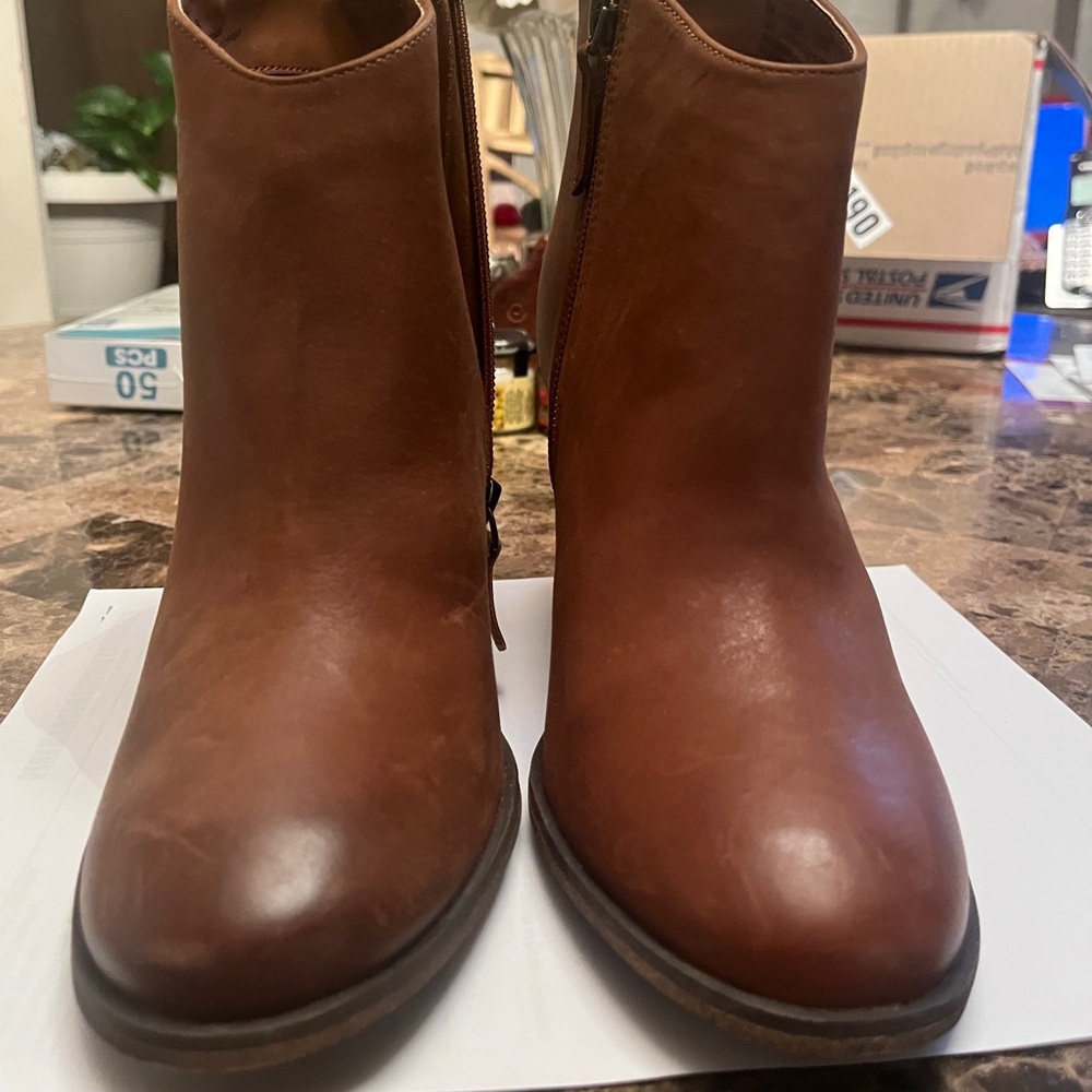 LEATHER BLOCK HEEL ANKLE BOOTS